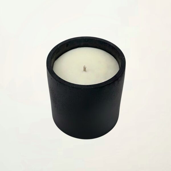 Oud of The Wild Roses  I  Round Candle